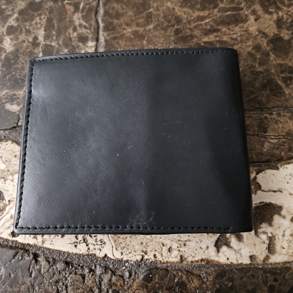 Sakkas Men's Bi-Fold Leather Wallet with 2 Size ID Card Slots - Picture 9 of 10